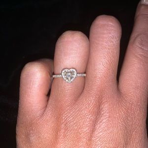 Chocolate heart-shaped diamond ring